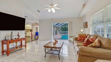 House (1520 SW 43rd St) | Living room | TV