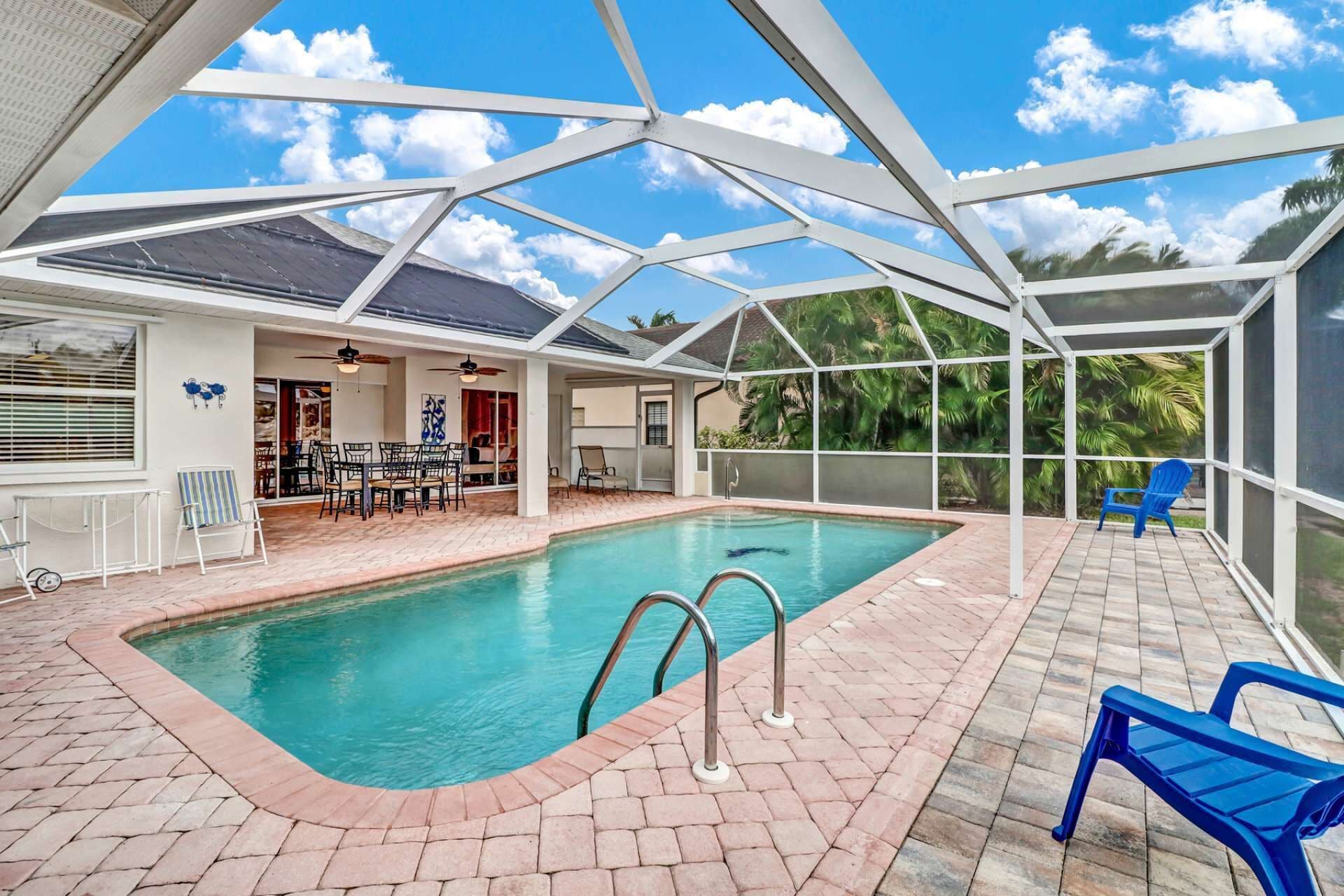 House (1520 SW 43rd St) | Pool | Outdoor pool, a heated pool, sun loungers