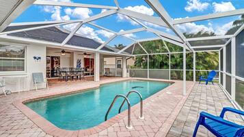 House (1520 SW 43rd St) | Pool | Outdoor pool, a heated pool, sun loungers