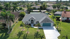 Unclassified image, 4 of 25, button - 1520 SW 43rd St (Cape Coral)