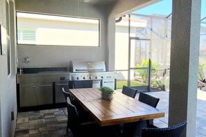 Casa (15301 Torino Lane) | Áreas de la propiedad