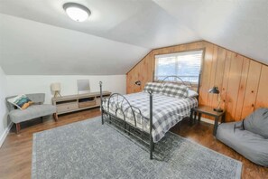 3 bedrooms, iron/ironing board, travel cot, WiFi