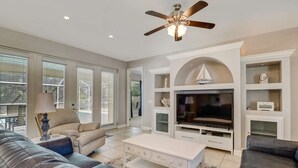 Hus (323 SE 17th St) | Stue | Tv, dvd-afspiller