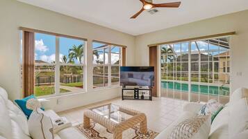 House (1226 SE 20th ST) | Living room | Smart TV