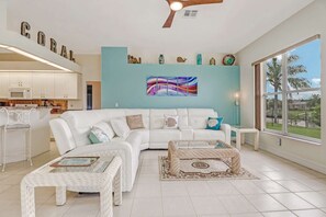 House (1226 SE 20th ST) | Living room | Smart TV