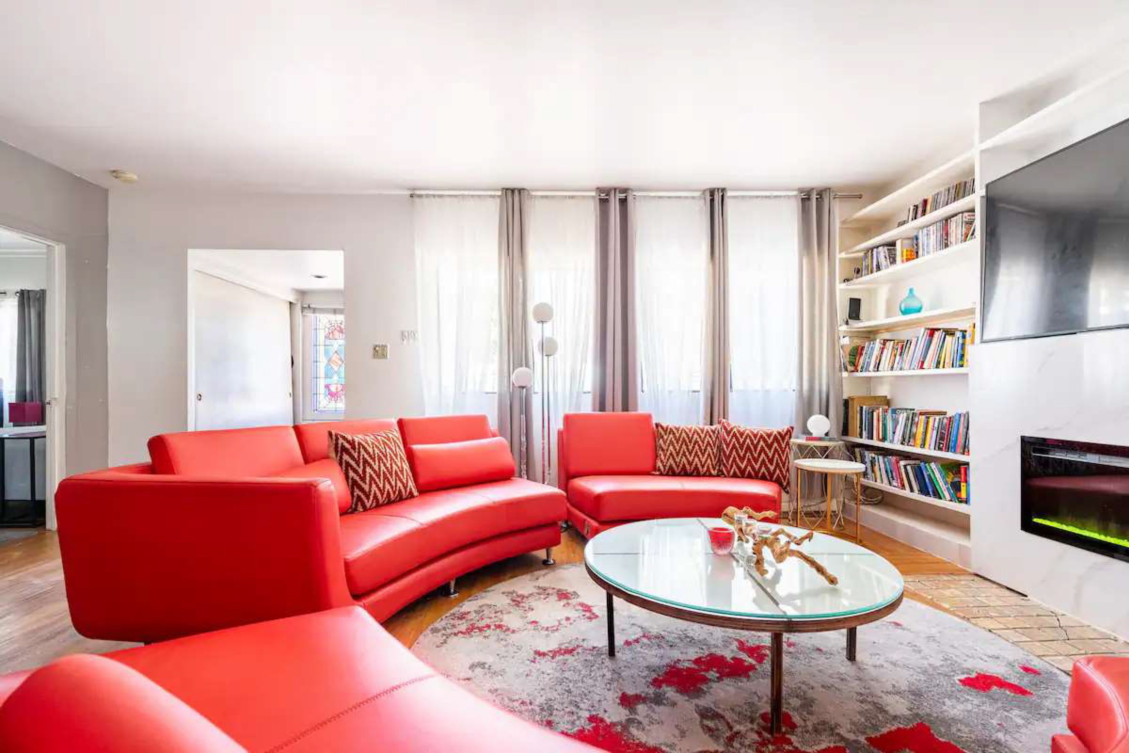 3 Bdrm + 6 Beds + 2 Baths In A Cozy West  Hollywood House