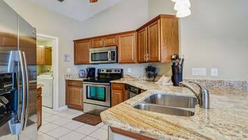 House (2721 SW 42nd LN) | Private kitchen | Fridge, microwave, dishwasher, coffee/tea maker