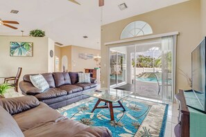 Casa (2721 SW 42nd LN) | Sala de estar | Televisión 