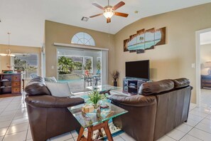 House (2721 SW 42nd LN) | Living room