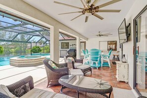 Outdoor dining - 4935 SW 20th PL (Cape Coral)
