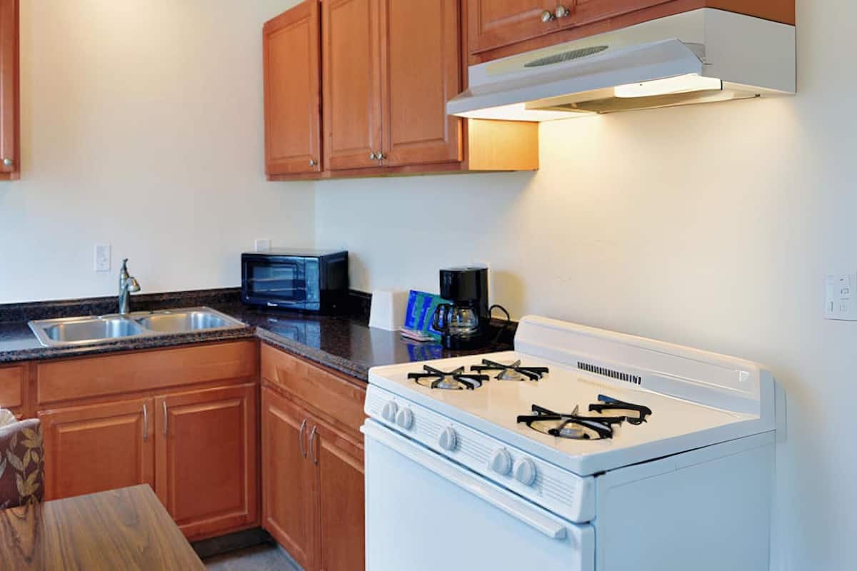 studio suite, 1 king bed with sofa bed, kitchen | private kitchen | coffee/tea maker