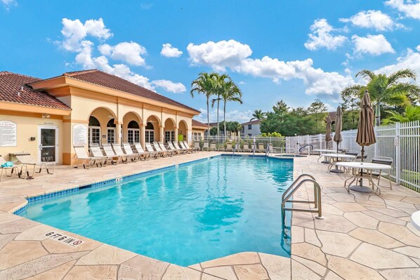 Condo (Bellamar Dr #1521) | Pool