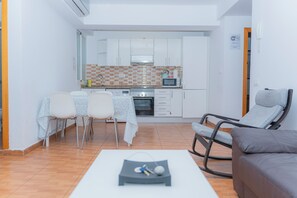 Interior - Kasa Holiday Apartment 4th, for 6, a step away from Las Canteras beach. (Las Palmas de Gran Canaria)