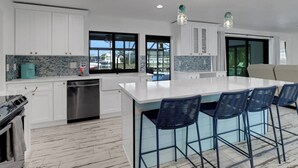Hus (5143 SW 3rd Ave) | Exteriör