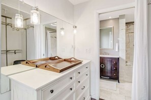 Bathroom - 5143 SW 3rd Ave (Cape Coral)
