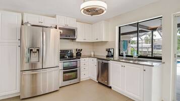 House (5143 SW 3rd Ave) | Private kitchen