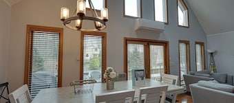 The Light Forest Chalet- minutes to beach, skiing and more!