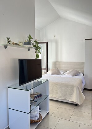 WiFi, bed sheets