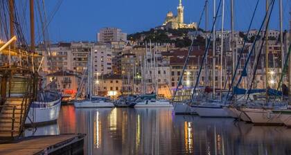Ăcrin Provençal: T2 Lumineux Place de l'OpĂ©ra, Vue Pittoresque sur le Vieux-Port
