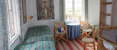3 bedrooms, iron/ironing board, WiFi