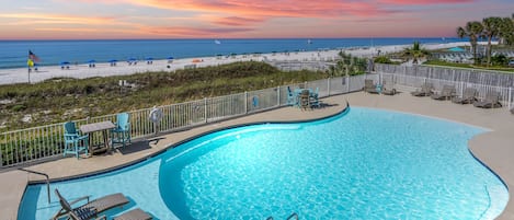 من حمّامات السباحة المغطاة، حمّام سباحة خارجي