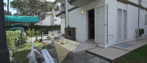 屋外ダイニングエリア