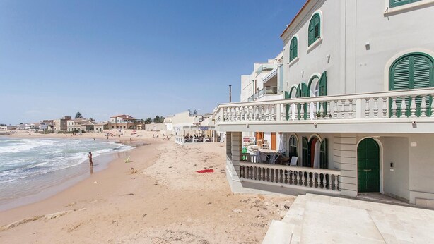 A beachfront hotel with a balcony, a sandy beach, and the sea. - Nice home in Ragusa with private swimming pool, can be inside or outside (Ragusa)