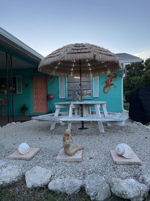 Terrace/patio - Just minutes from our Beautiful Gulf Of Mexico Beaches & Stunning Sunsets !! (bradenton)