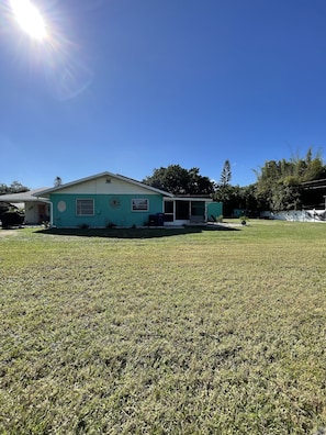Exterior - Just minutes from our Beautiful Gulf Of Mexico Beaches & Stunning Sunsets !! (bradenton)