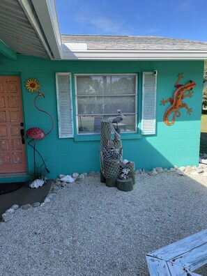 Exterior detail - Just minutes from our Beautiful Gulf Of Mexico Beaches & Stunning Sunsets !! (bradenton)
