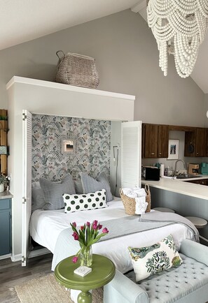 Iron/ironing board, free WiFi, bed sheets