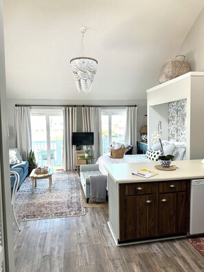 Iron/ironing board, free WiFi, bed sheets