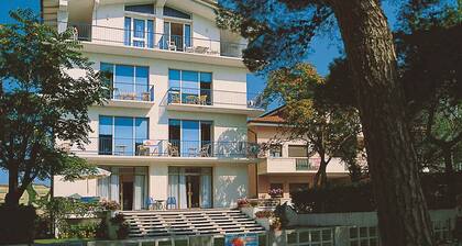 Apartamento de vacaciones con aire acondicionado y balcón