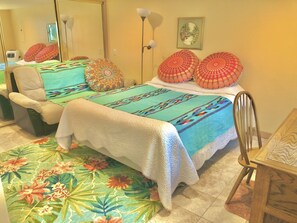 2 bedrooms, desk, iron/ironing board, free WiFi - Prescott Paradise! Sunroom Suite in the Heart of the Granite Dells! (Prescott)