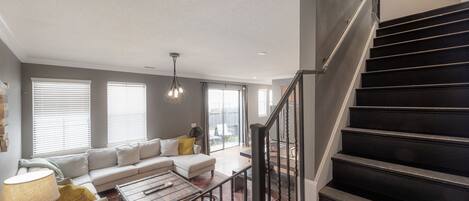 TV connectée, espaces bureaux, écrans d'ordinateur