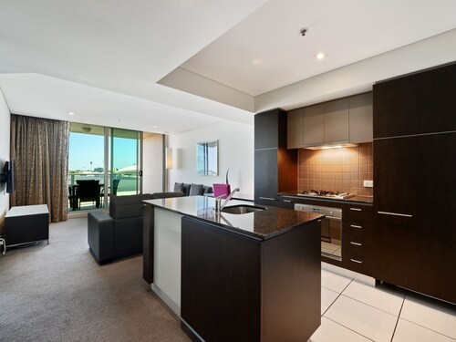 Swainson at Embassy - 917