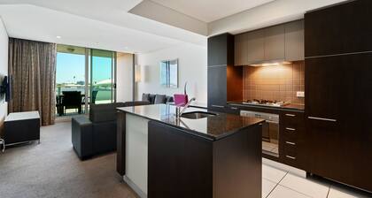 Swainson at Embassy - 917