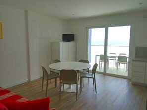 Dining - Holiday apartment with balcony and panoramic sea view (Lignano)