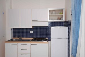 Mikrowelle, Wasserkocher mit Kaffee-/Teezubehör