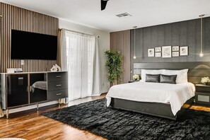 6 bedrooms, desk, iron/ironing board, free WiFi