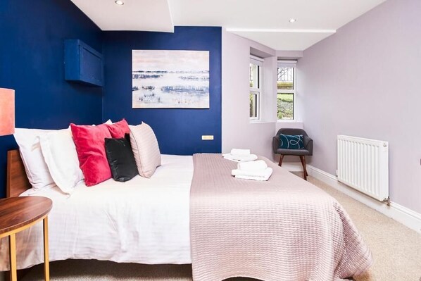 2 bedrooms, iron/ironing board, Internet, bed sheets