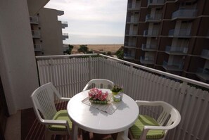 Outdoor dining - Holiday apartment near the beach (Lignano)