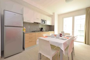 Kühlschrank, Mikrowelle, Geschirrspüler