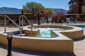 Piscine extérieure, piscine chauffée