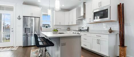 Dining tables, kitchen islands