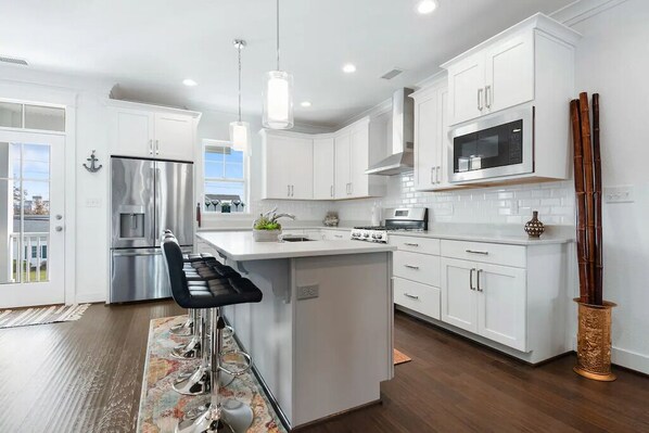 Dining tables, kitchen islands