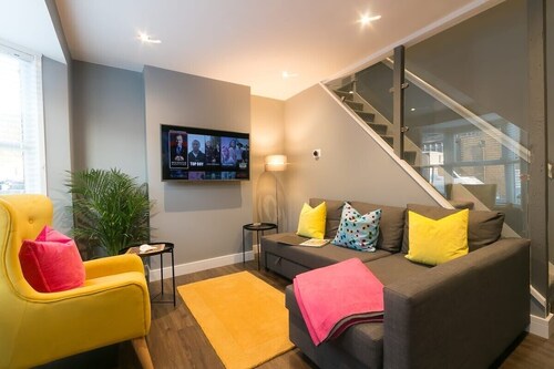 Stylish Margate home close to the BEACH By Adliv