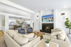 Smart TV, fireplace, stereo