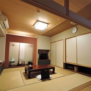 Interior - Hayakawaya (Mitsuke)