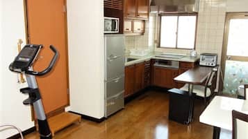 Fridge, microwave, stovetop, cookware/dishes/utensils